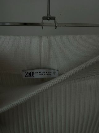 Falda midi de Zara