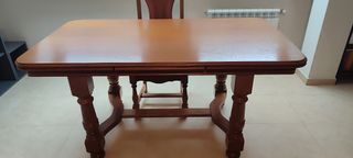 Mesa de comedor de castaño