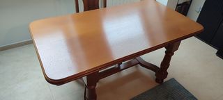 Mesa de comedor de castaño