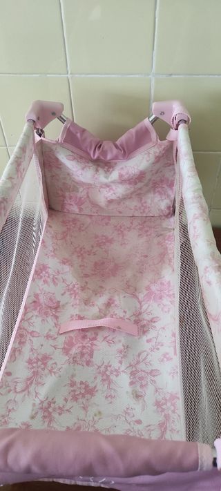 Cuna de viaje rosa para muñecas + bolsa rosa 