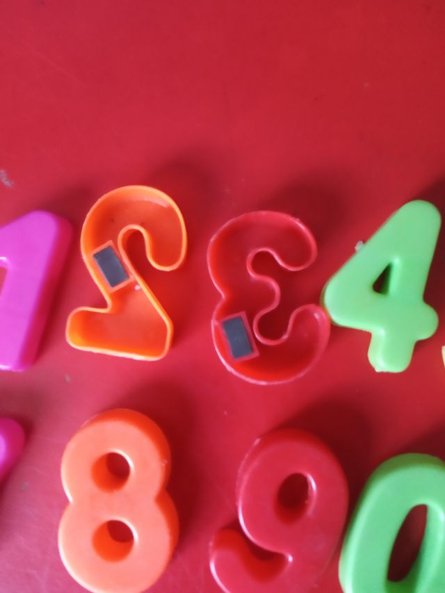 Set de 56 números y símbolos matemáticos magnético