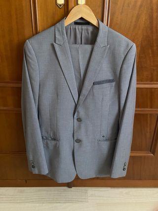 Traje gris de El Corte Inglés