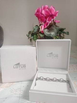 Pulsera Lotus.