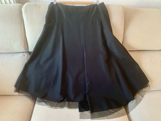 Falda negra de raso y tul