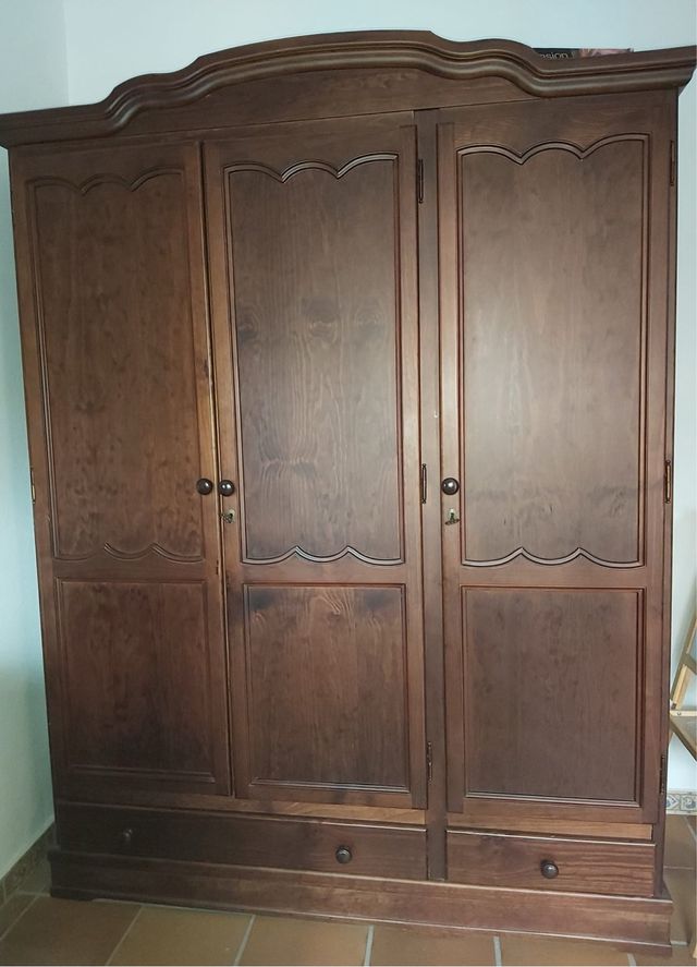 MUEBLES DE DORMITORIO EN MADERA NOGAL OSCURO