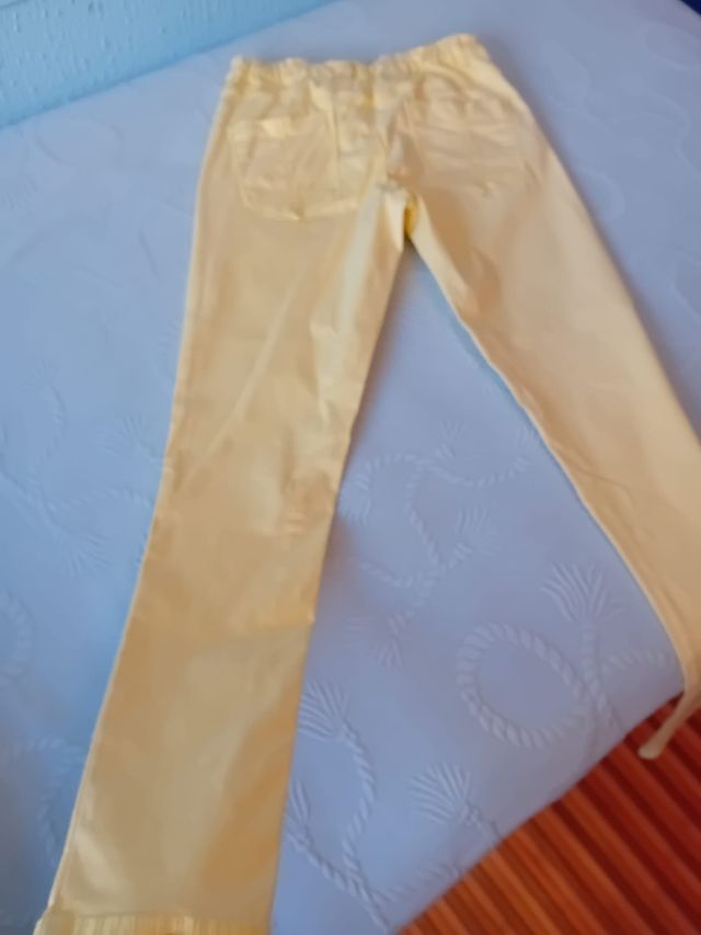 Pantalon amarillo