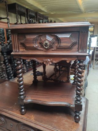 Mesillas o mesitas de noche, mesa auxiliar