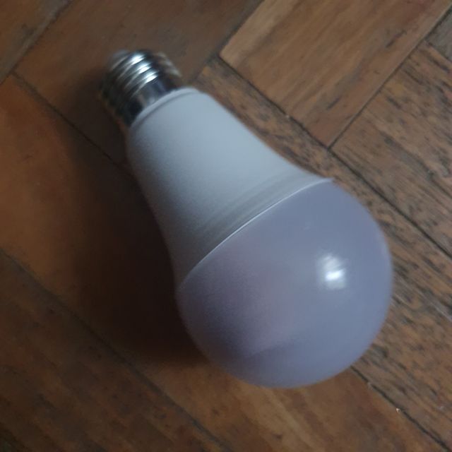 monedero con forma de bombilla