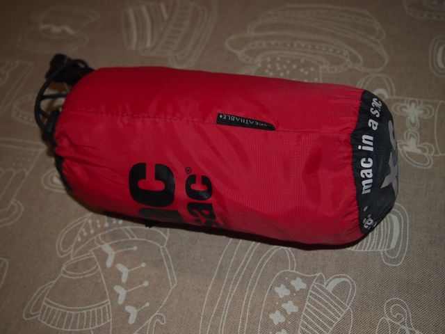 Jacket tipo k-way mec in a sac taglia XS rossa/ner