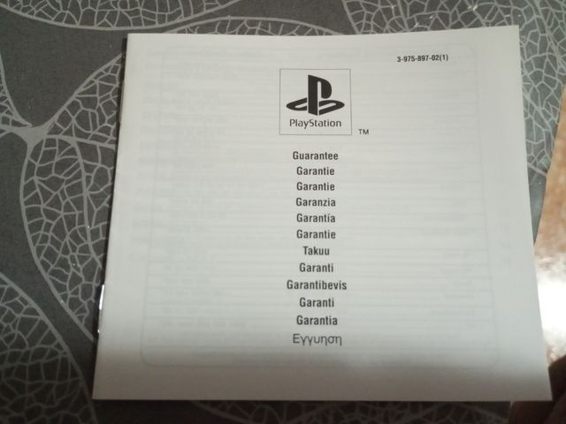 PlayStation con guía de instrucciones.