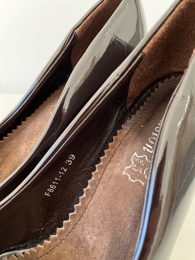 Zapato salon tacon charol marron 39