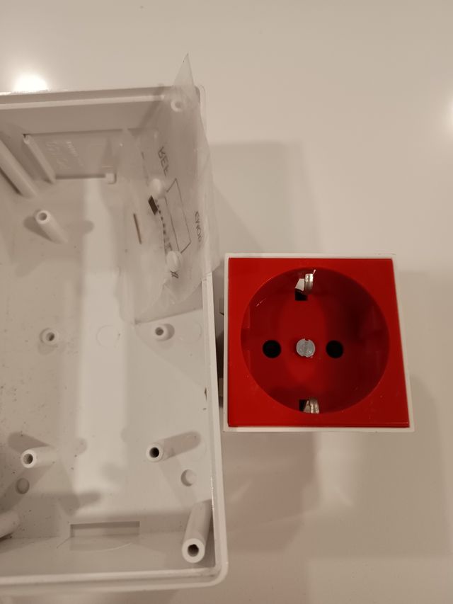 Caja enchufe cima
