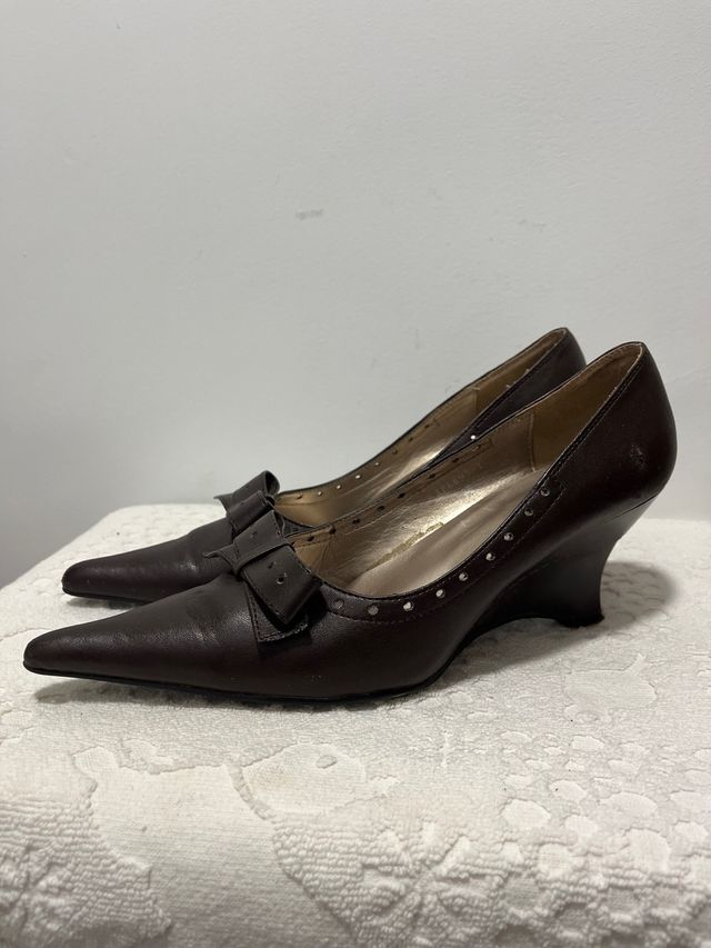 Zapato salon tacon marron lazo 39