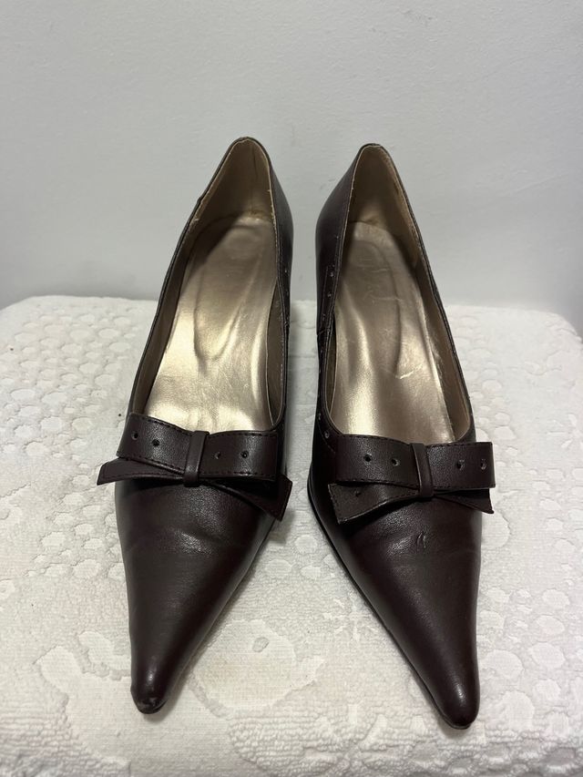 Zapato salon tacon marron lazo 39