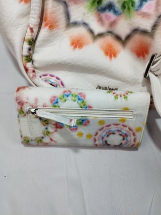 Bolso desigual junto con monedero 