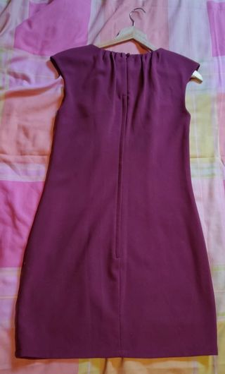 Vestido burdeos elegante