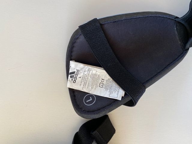 Espinilleras/ proteccion futbol Adidas (L)