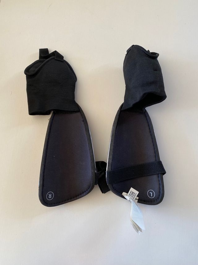 Espinilleras/ proteccion futbol Adidas (L)
