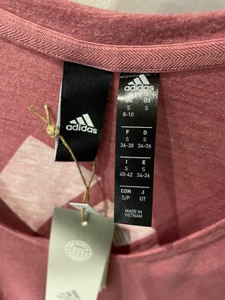 Nuova. Adidas - T shirt con stampa logo.