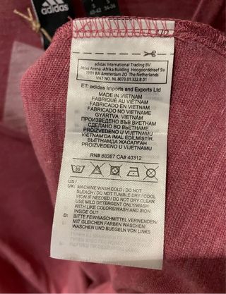 Nuova. Adidas - T shirt con stampa logo.