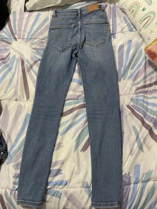 Pantalon pitillo Zara