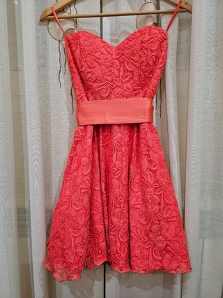 Vestido Encaje Palabra de Honor Rojo