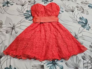 Vestido Encaje Palabra de Honor Rojo
