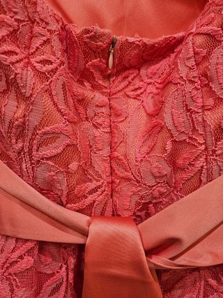 Vestido Encaje Palabra de Honor Rojo