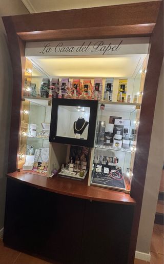 Mobile spositore in vetro e legno .