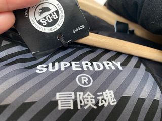 Chaqueta de esquí Superdry, nueva con etiqueta