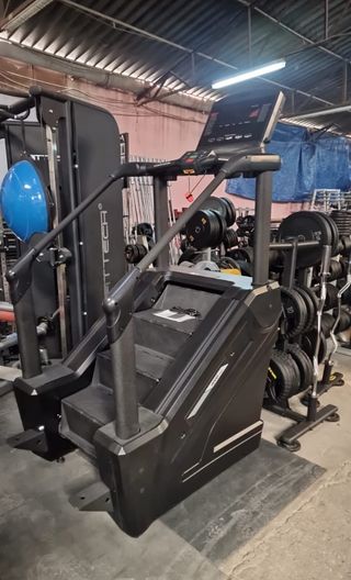 MAQUINARIA DE GIMNASIO