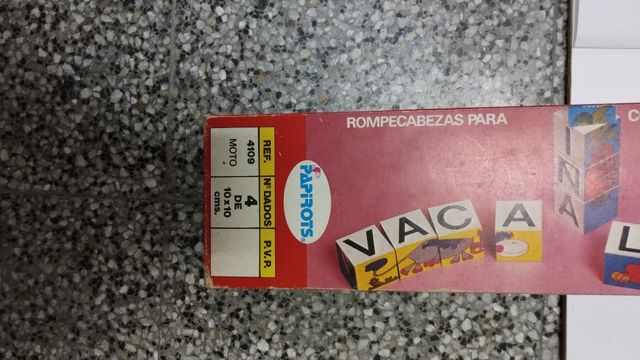 Juguete antiguo cubos