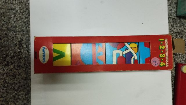 Juguete antiguo cubos