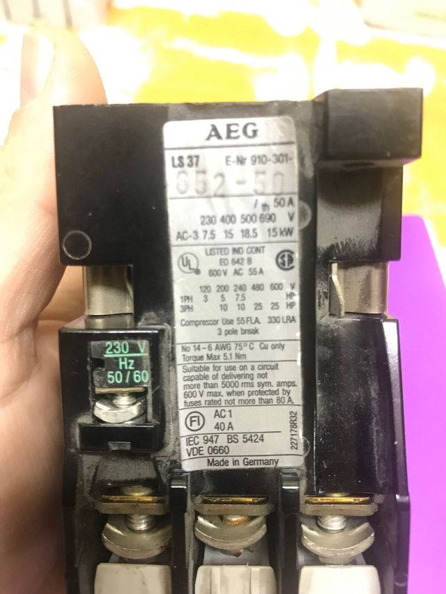 contactor trifasico aeg