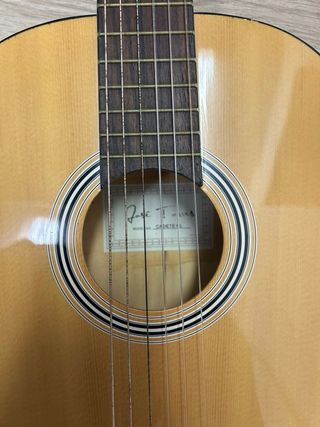 Guitarra española y funda Jose torres