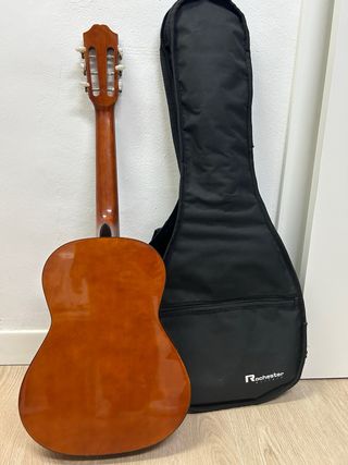 Guitarra española y funda Jose torres