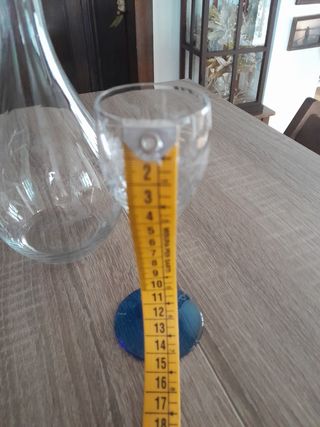 Bottiglia e bicchierini cristallo vintag