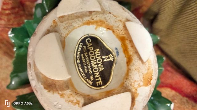 Figura cesta con flores