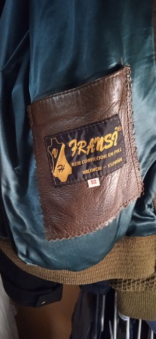 Chaqueta de cuero e hilo