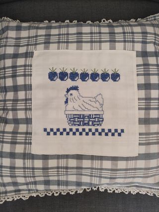 Cojín bordado vintage 2