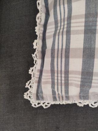 Cojín bordado vintage 2