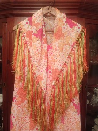 Bata y (3) trajesss  + mantoncillo -flamenca -rom