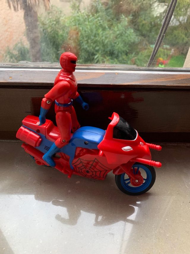 moto Spiderman e personaggio