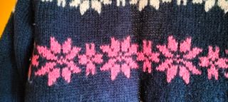 Chaqueta preciosa tricotada a mano como nueva