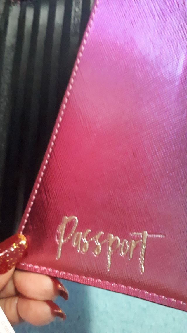 Porta pasaportes billetera