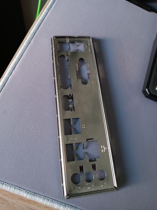 I/O Shield Gigabyte GA-H77M-D3H