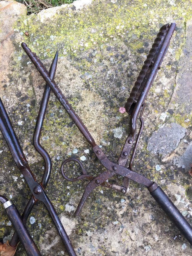 Lote 4 tenacillas antiguas para pelo.