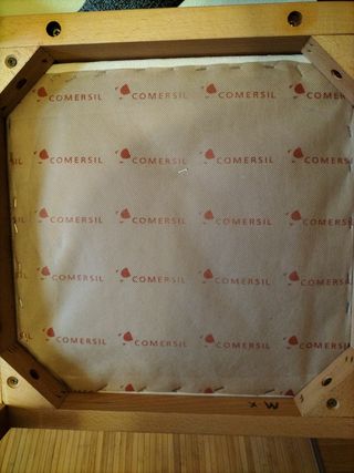 Sillas con reposabrazos de madera