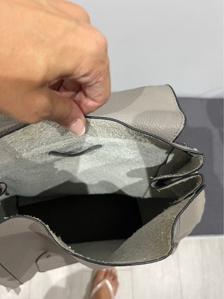 🎈Mochila gris con detalles en dorado Solo envio🎈