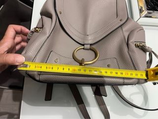 🎈Mochila gris con detalles en dorado Solo envio🎈